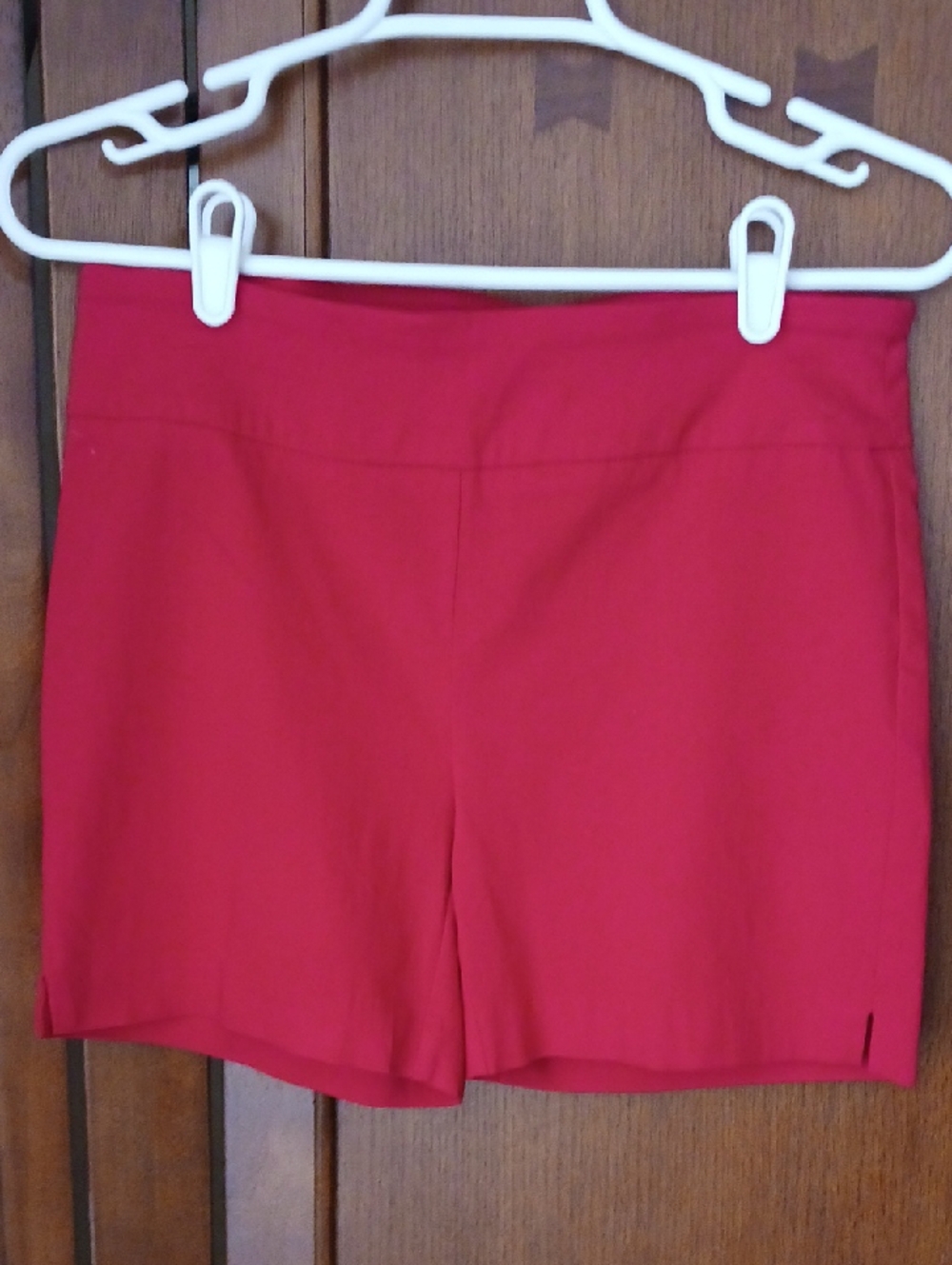 Attyre New York Women's Red Stretch Pull-On Shorts